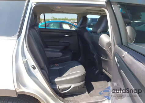 2021 Toyota Highlander Xle z USA, uszkodzony, nr VIN 5TDGZRAH8MS527199